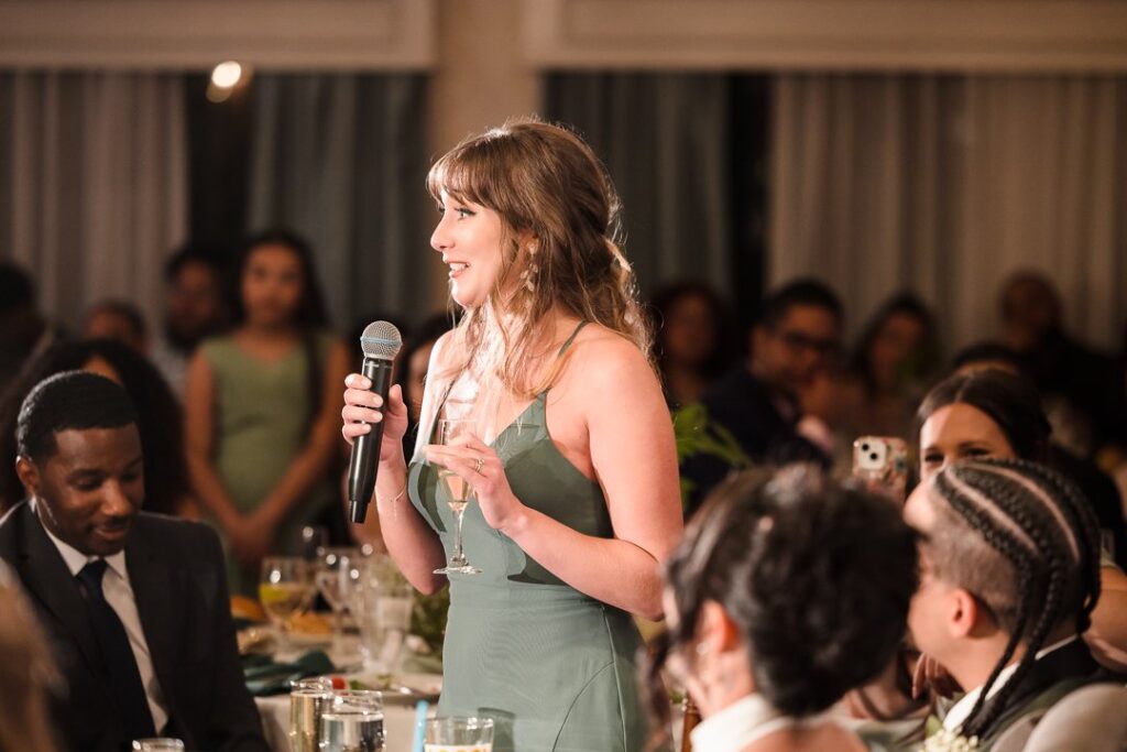 maid of honor giving speech at Mansion at West Sayville during dinner