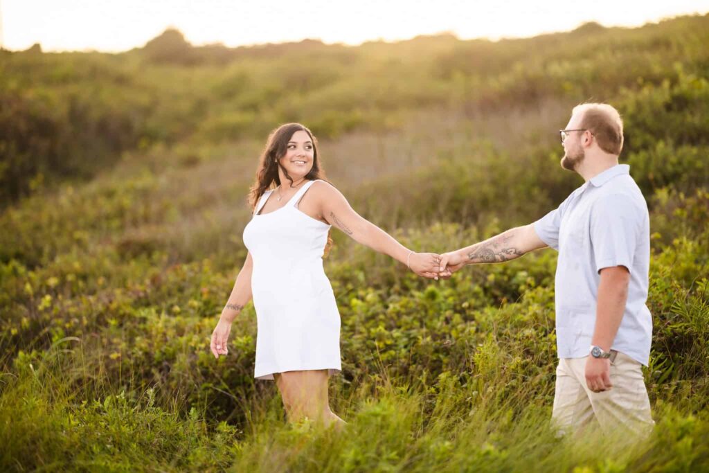 Couple walking by a cliff at Montauk Lighthouse.