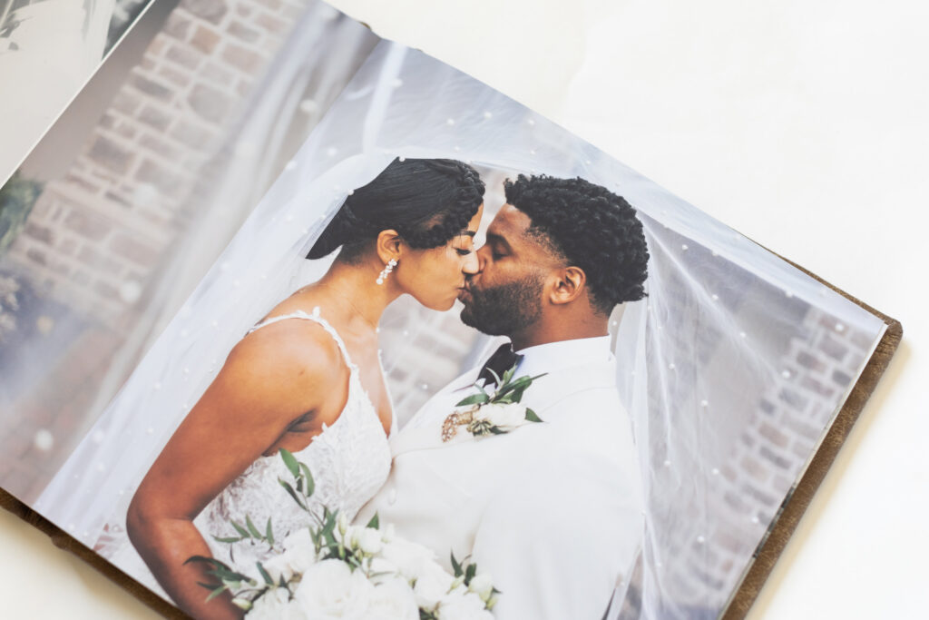 Layflat featuring a full-spread first kiss portrait.